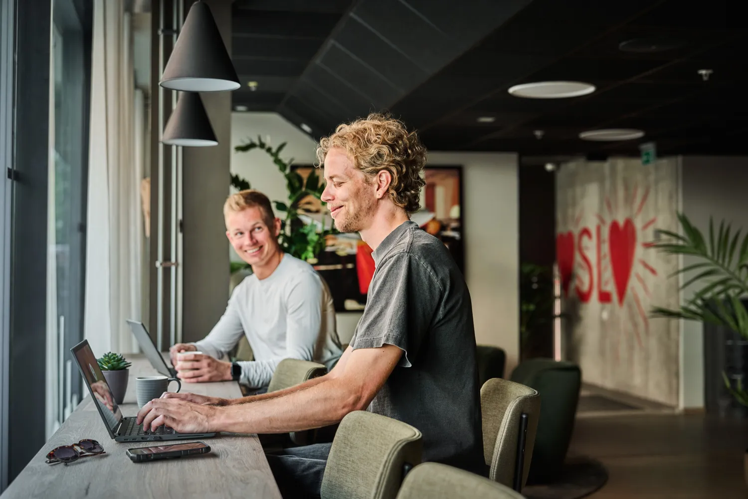 Smarthotel Oslo lobby workspace